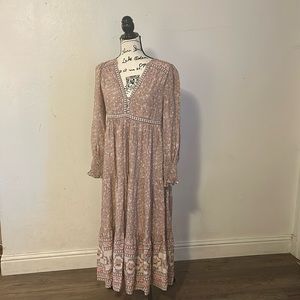 Sweet Bohme pink flowered midi dress. Small buttons on front Delicate detailing